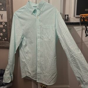 Vineyard vines buttoned down
